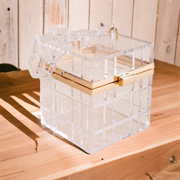 Renata Clear Resin Chunky Chain Box Bag Clutch NWT Francesca’s NWT - Picture 7 of 10